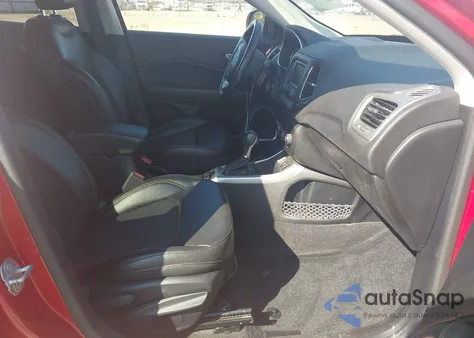 2018 Jeep Compass Latitude Fwd z USA, uszkodzony, nr VIN 3C4NJCBB3JT309064